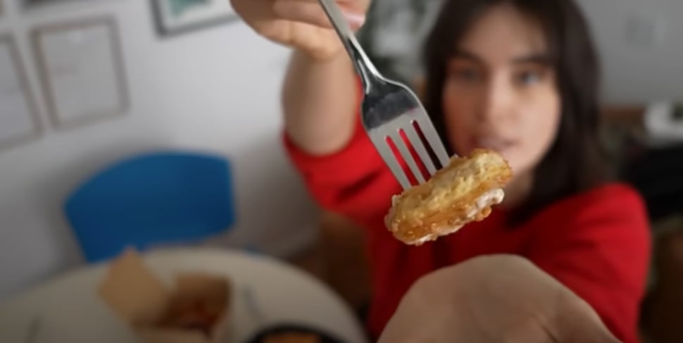 Merle O'Neal trying Travis Barker's favorite vegan chicken